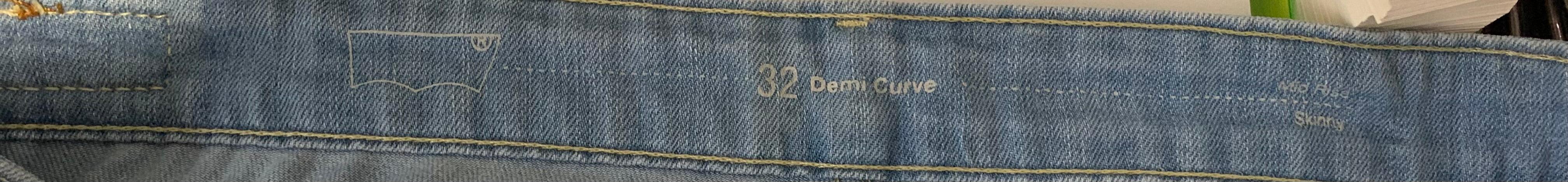 LEVI Jeans - Preloved - Size W32L34 - Rewearit Room